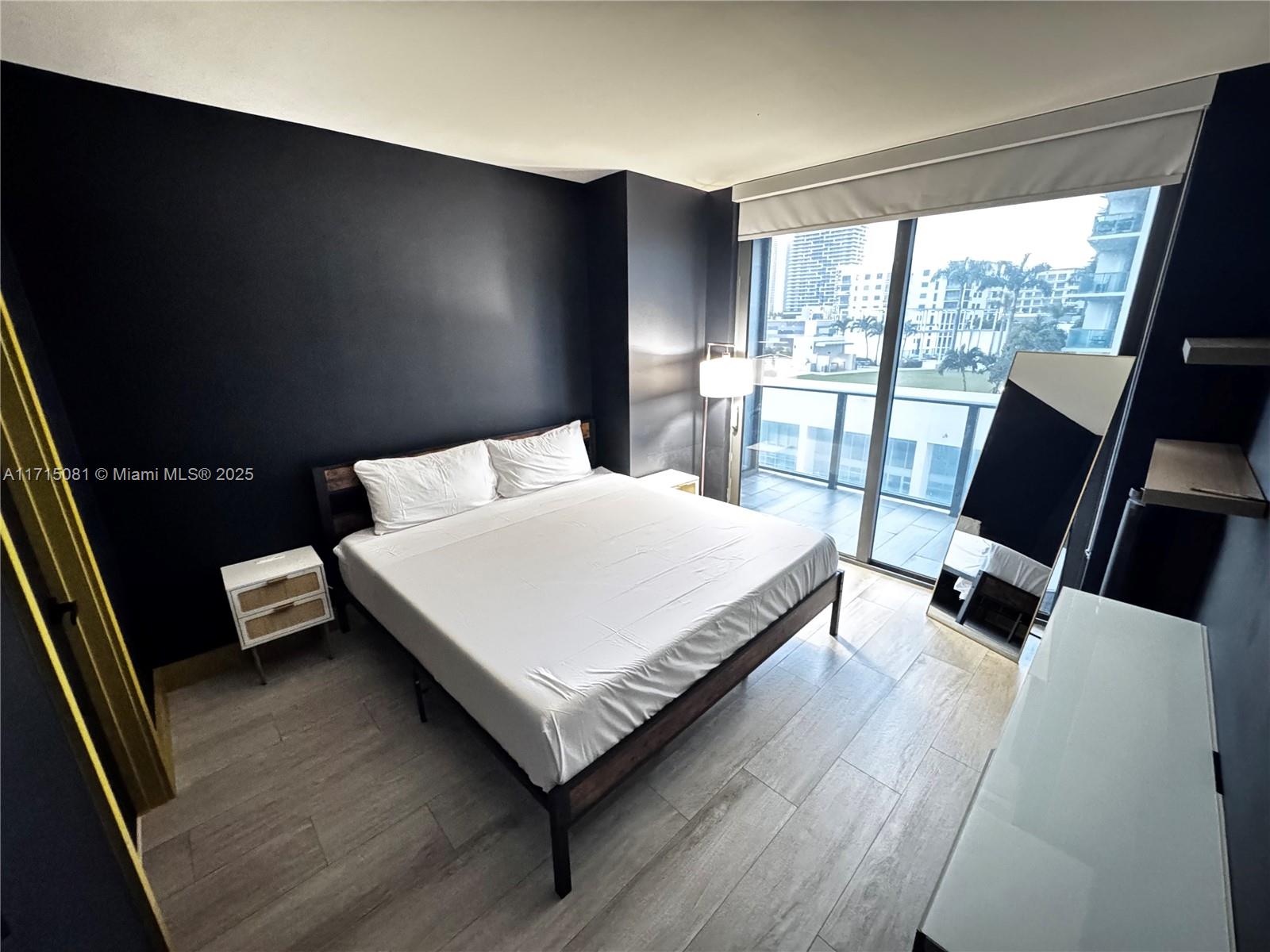 121 NE 34th St 801