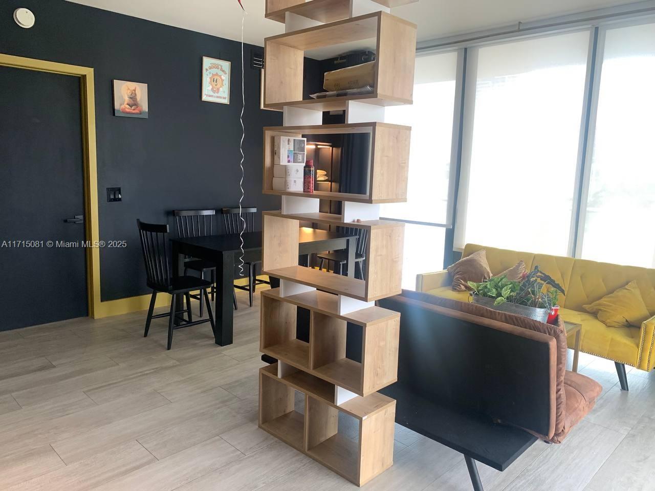 121 NE 34th St 801