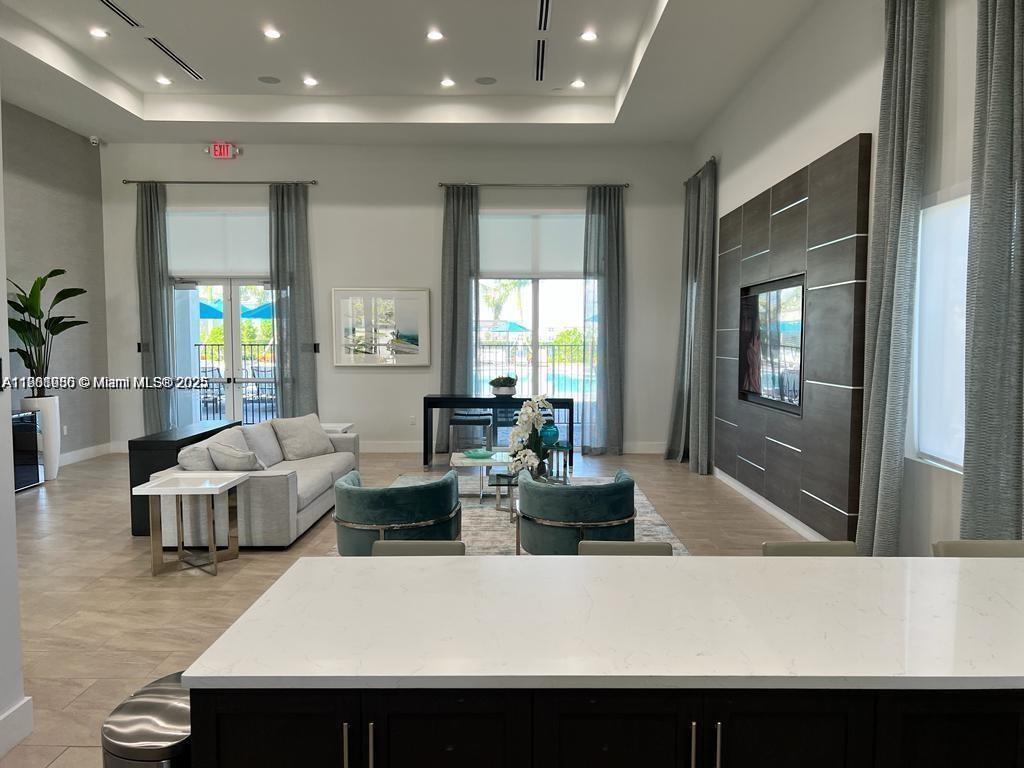 HOMESTEAD PARK OF COMMERC - Residential Lease