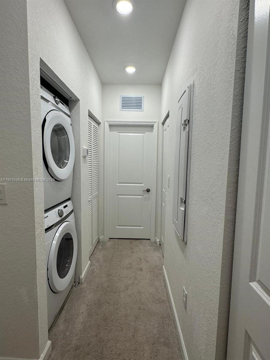 HOMESTEAD PARK OF COMMERC - Residential Lease