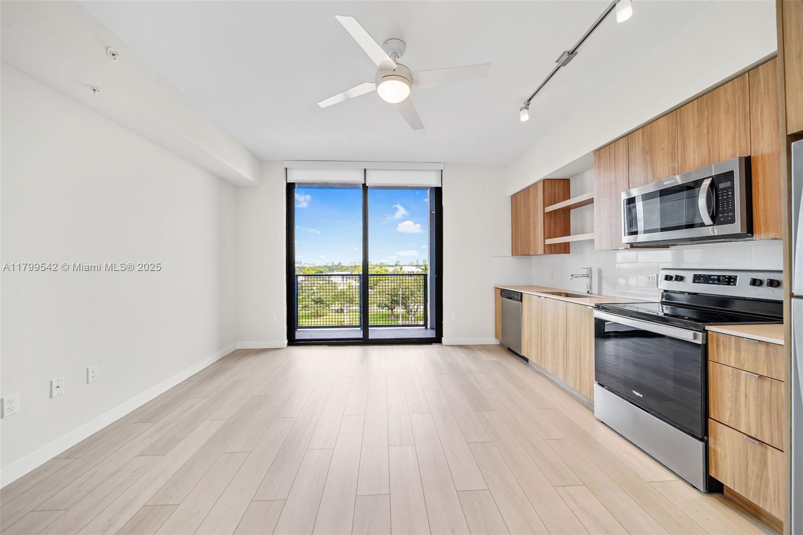 555 NE 8th St 0515