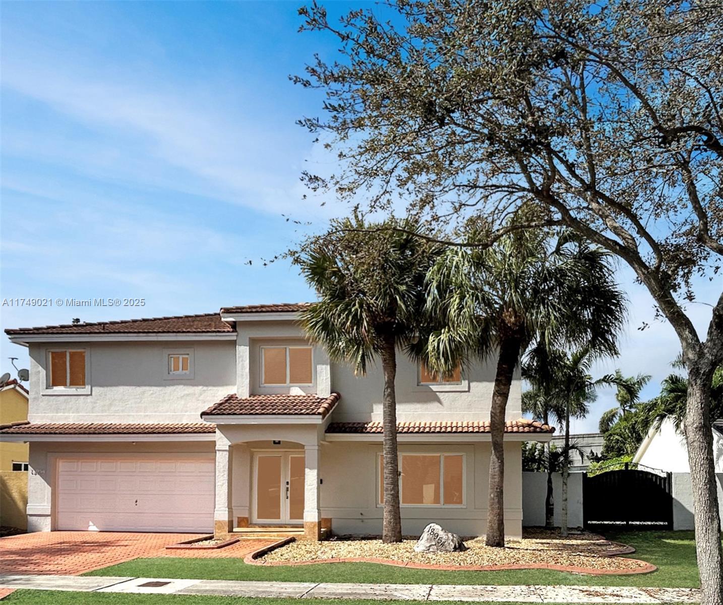 18954 Nw 91st Ave, Miami, Broward County, Florida - 4 Bedrooms  
3 Bathrooms - 