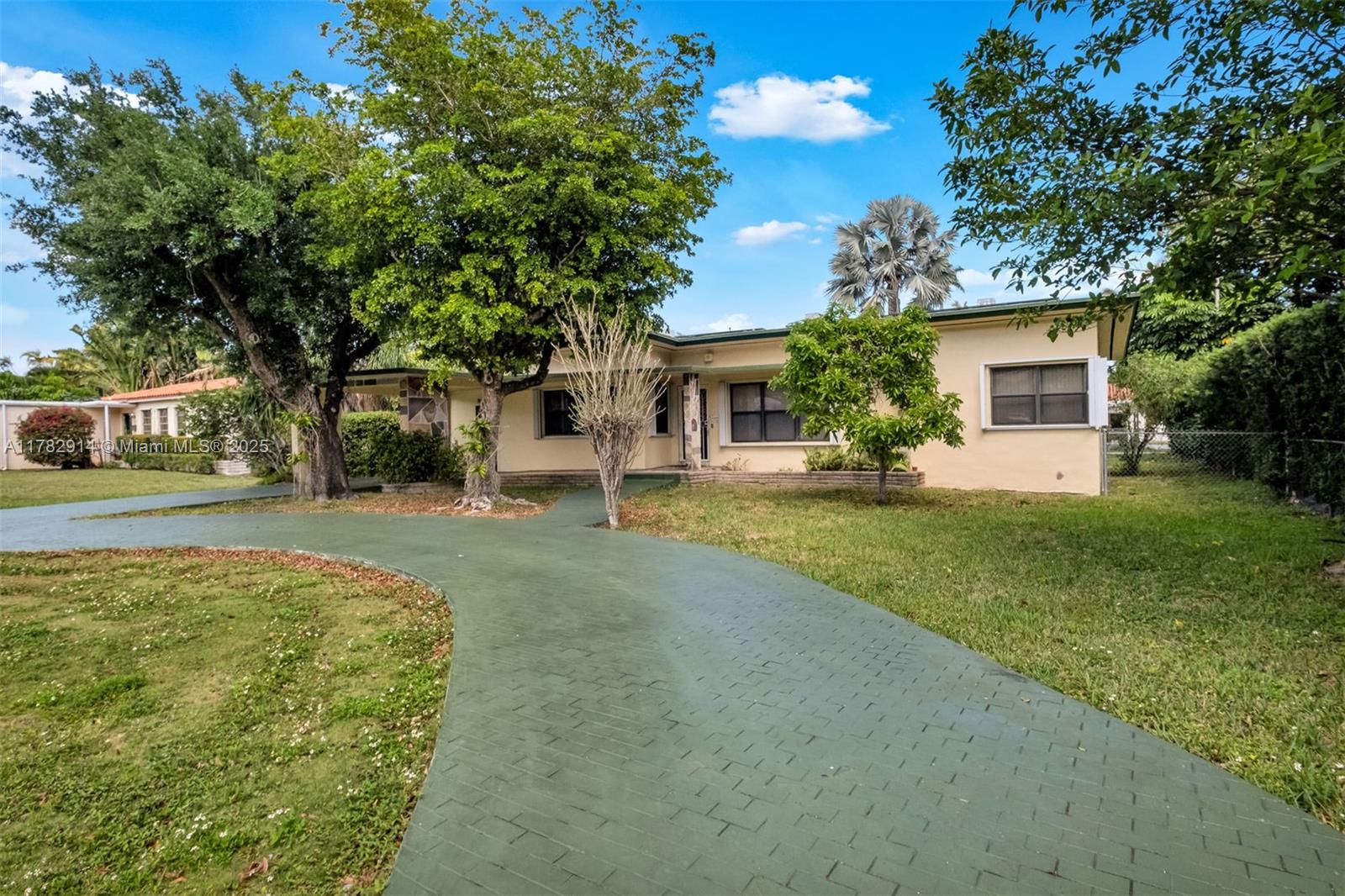10643 Ne 11th Ave, Miami Shores, Miami-Dade County, Florida - 3 Bedrooms  
2 Bathrooms - 