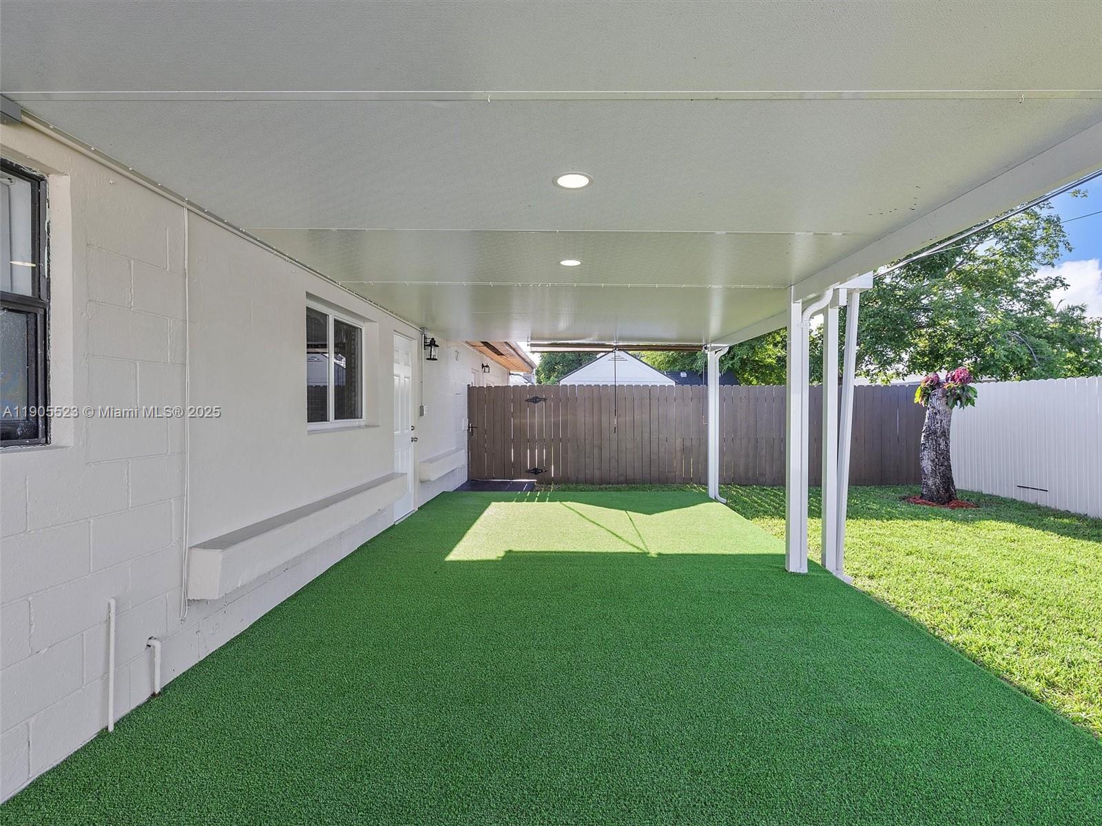 CAROL CITY - Residential Lease