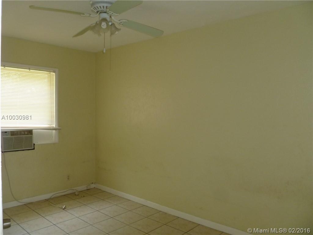 Hollywood Lawns 2-58 B - Residential Lease