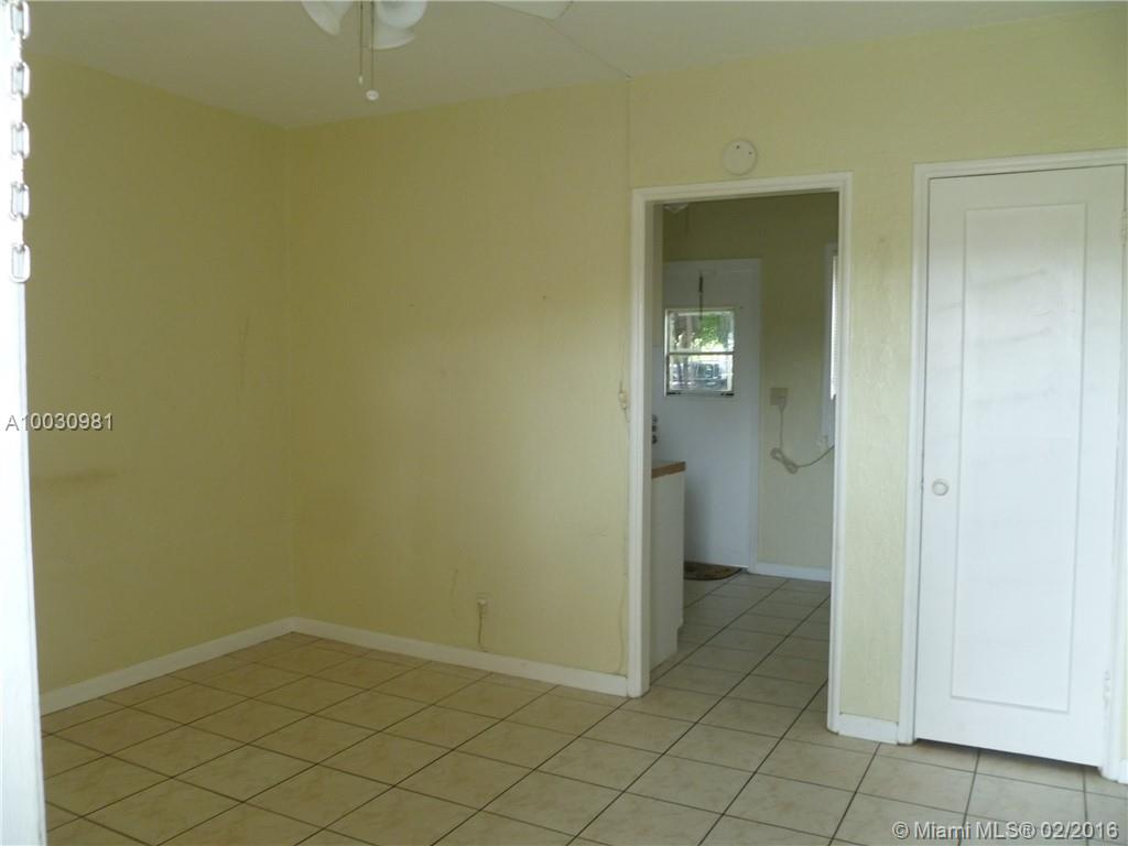 Hollywood Lawns 2-58 B - Residential Lease