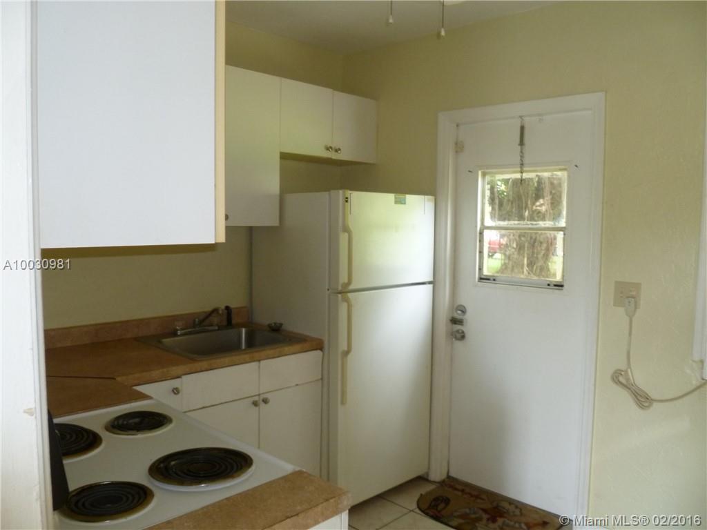 Hollywood Lawns 2-58 B - Residential Lease