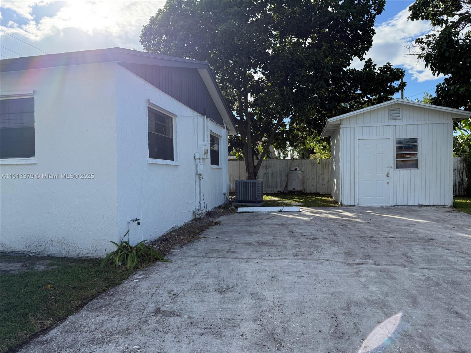 DELRAY MANOR ADD - Residential Lease