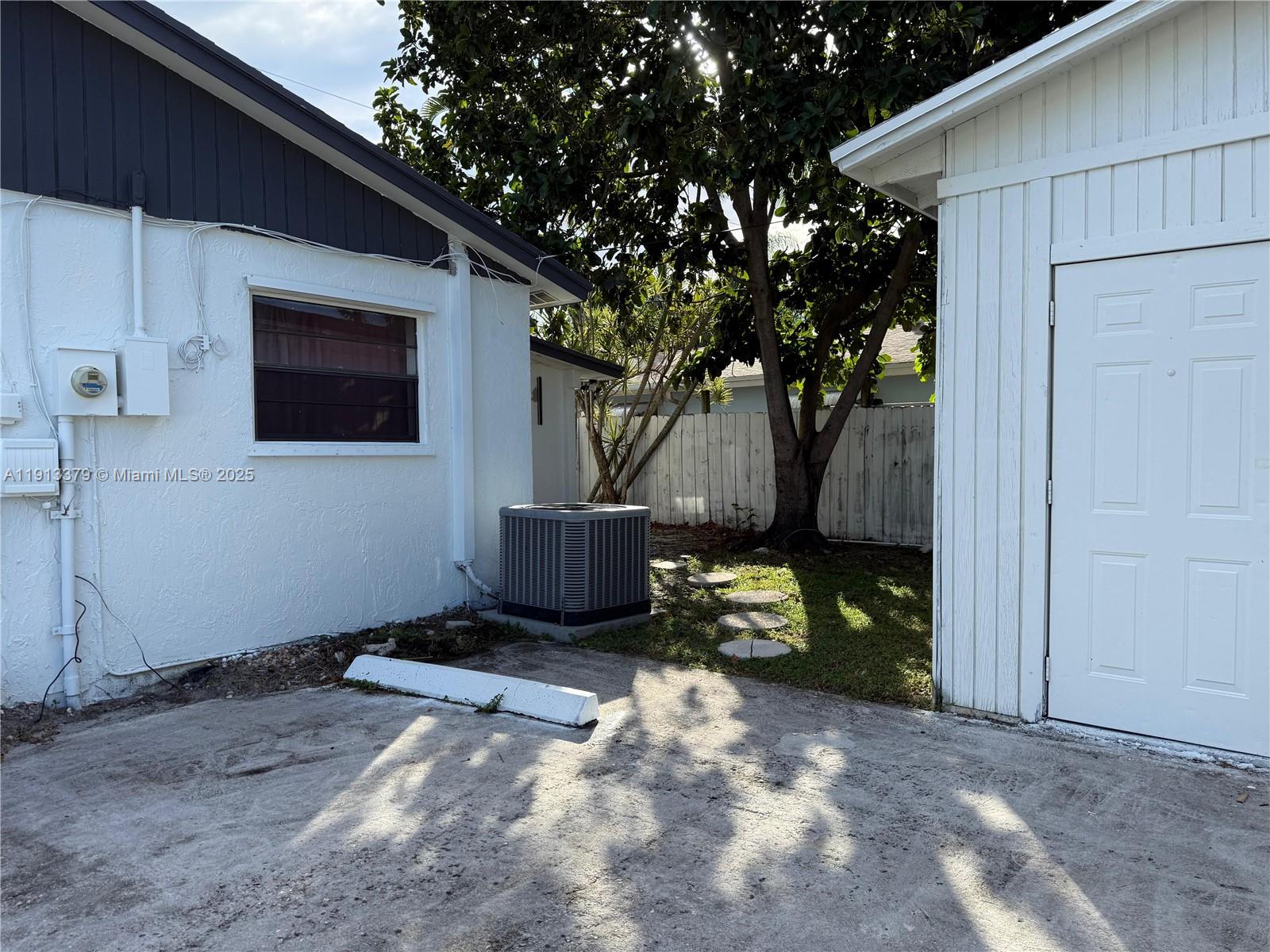 DELRAY MANOR ADD - Residential Lease