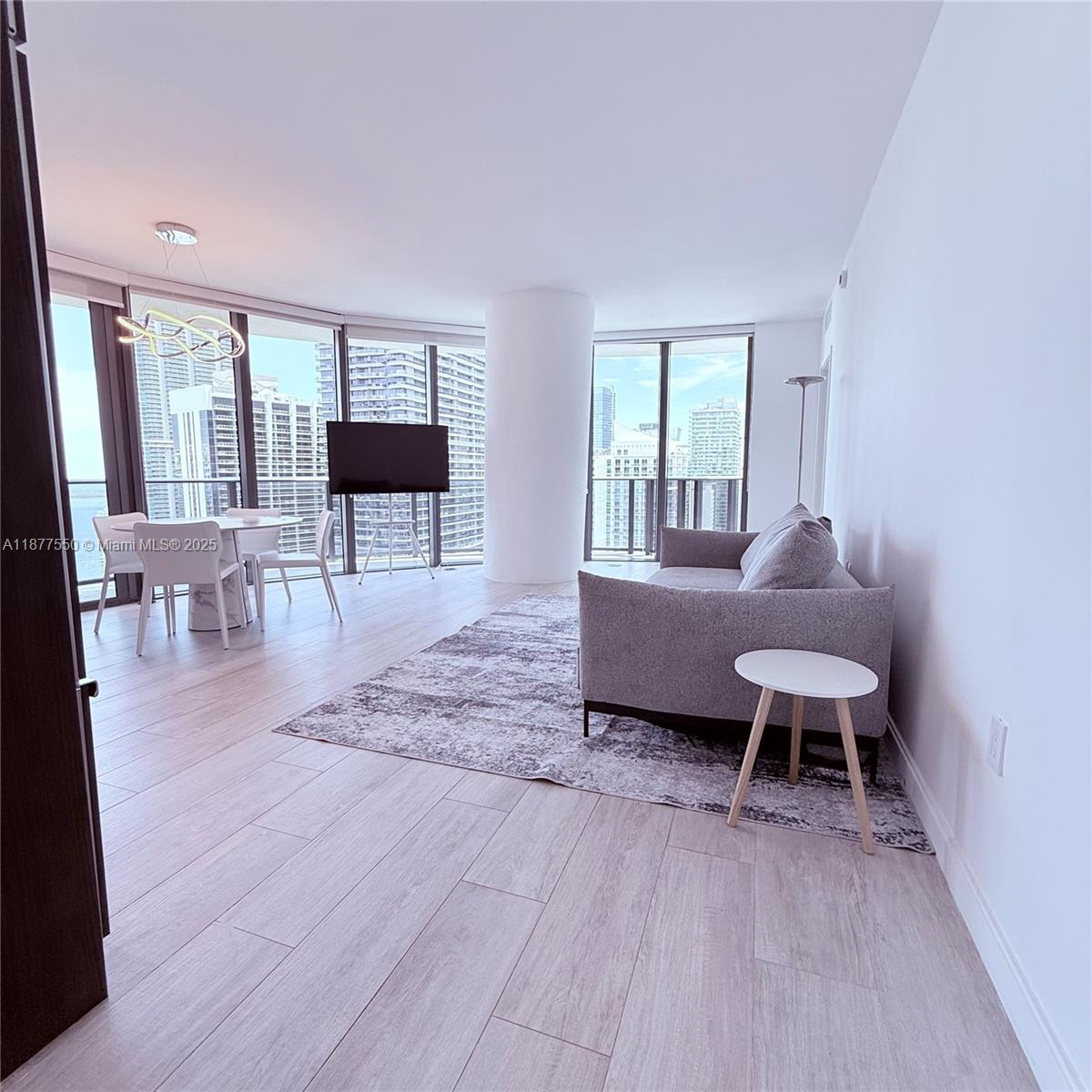 55 SW 9th St 3903