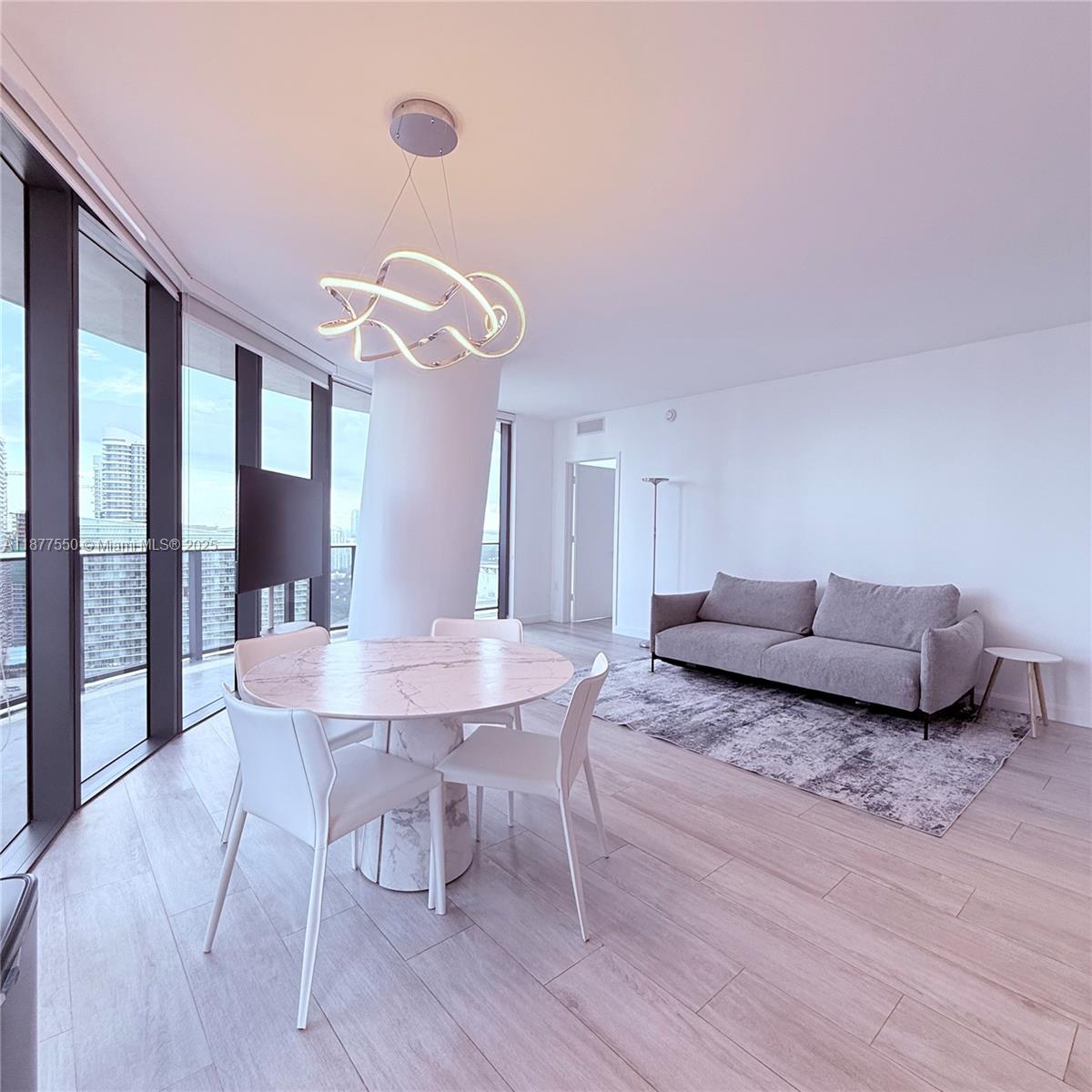 55 SW 9th St 3903