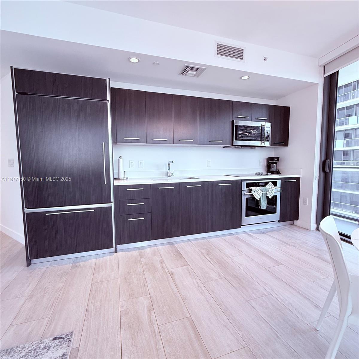 55 SW 9th St 3903