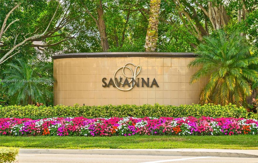 Breathtaking Lake view in the wonderful SAVANNA community , 3 Beds, 2 baths + guest Bath, very spacious layout.
enjoy all the ammenities of the club: pool, kids pool, mini golf, park, barbecue /picnic area and much more...Best schools in the weston area, 
Dont miss out!