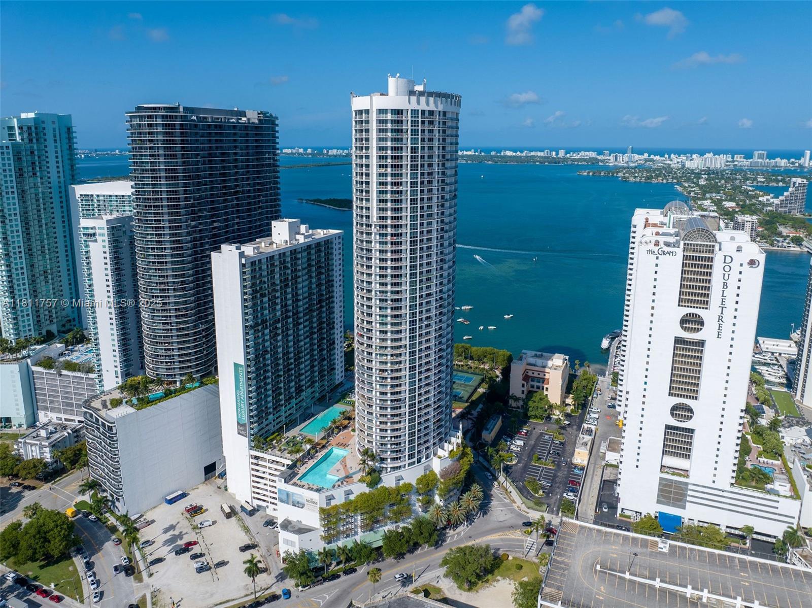 1750 N Bayshore Dr 1407