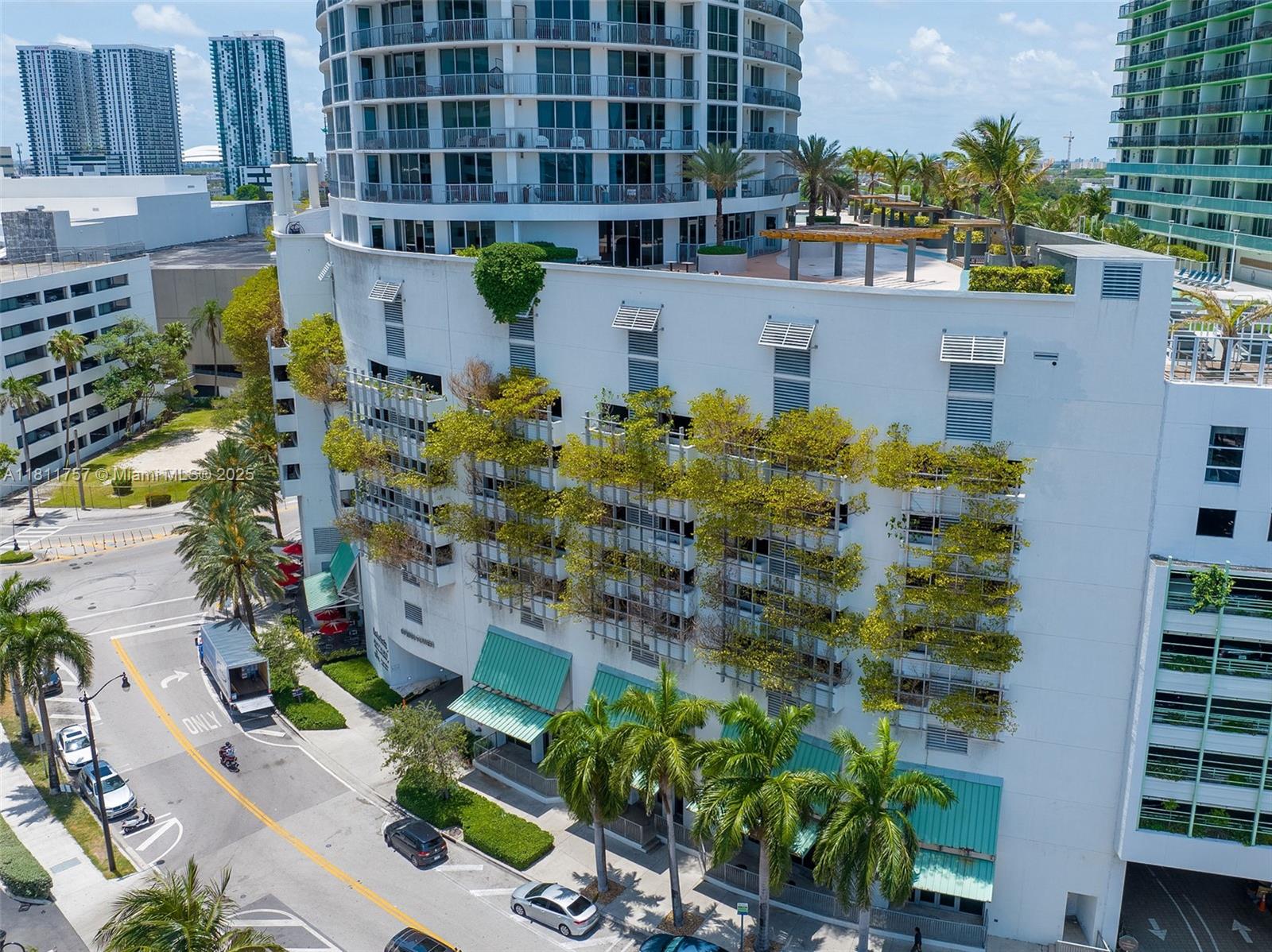 1750 N Bayshore Dr 1407