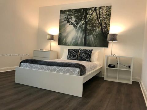 2615 Collins Ave 24 Miami Beach FL 33140