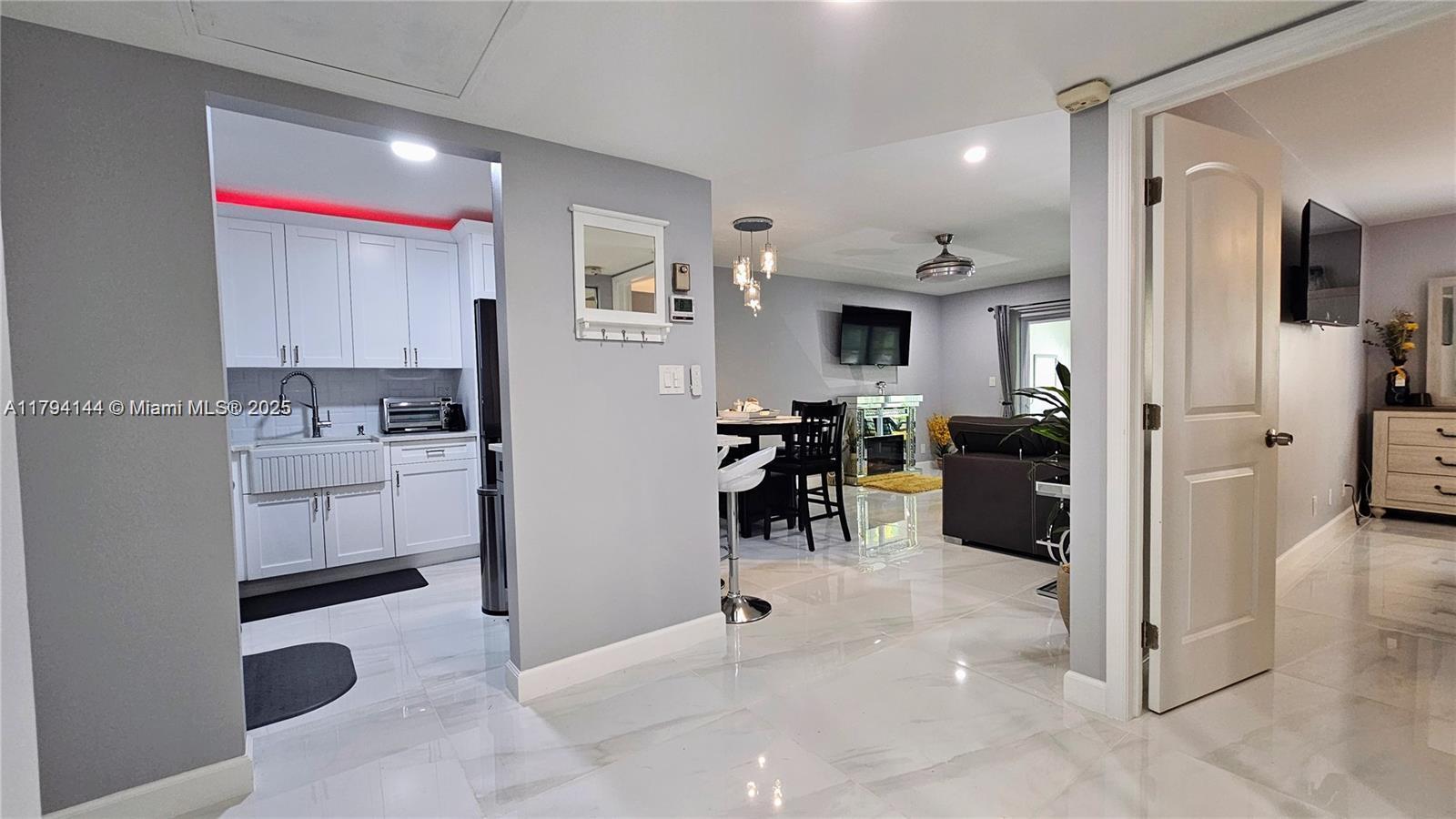 5680 SW 3rd 103