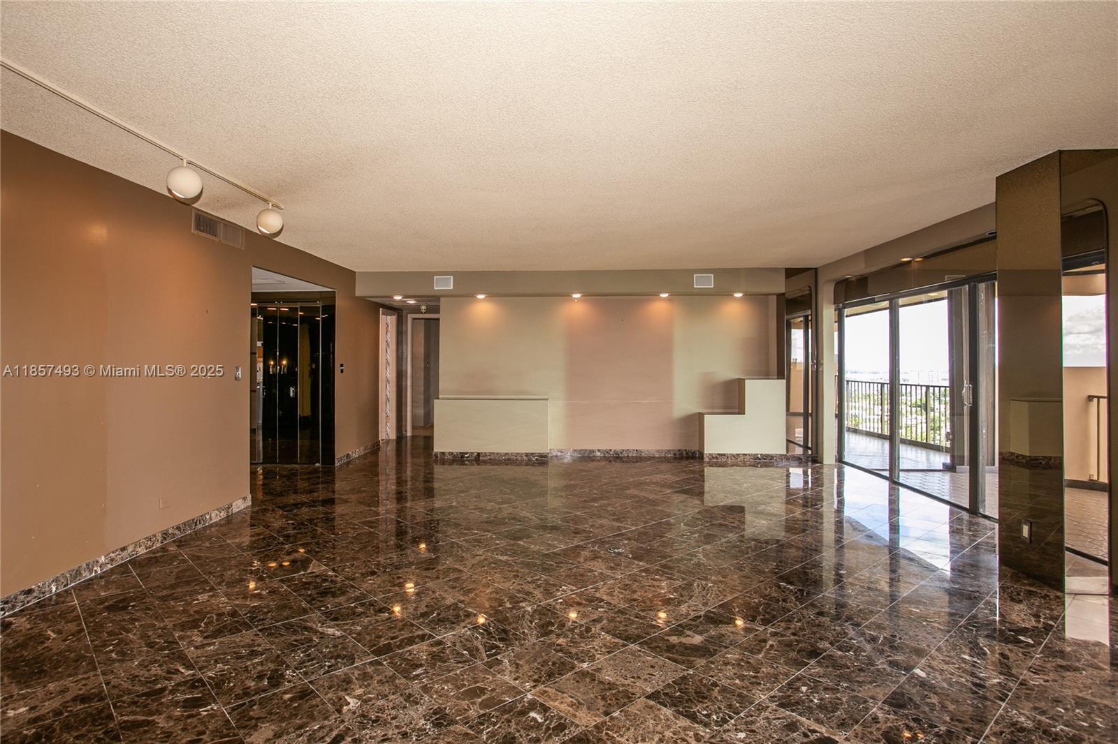 1800 NE 114th St 1803