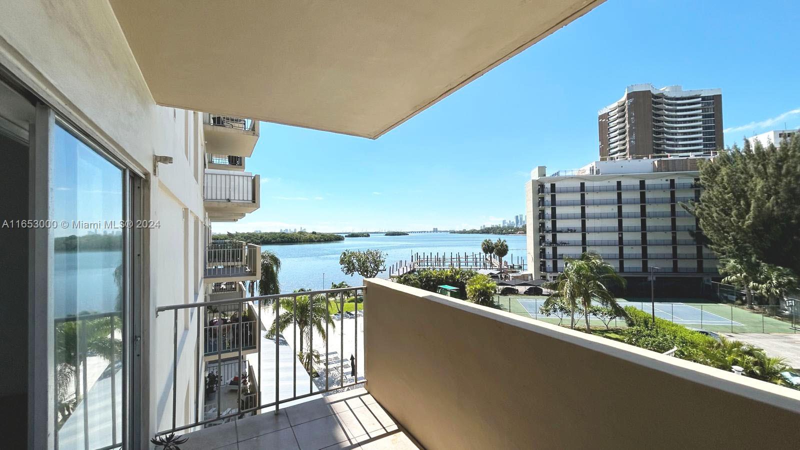 Stunning bay view studio in the Clipper. Enjoy an unbeatable location close to Midtown, Wynwood, Mimo, and more Relax on the balcony while taking in the beautiful bay view and sunshine.