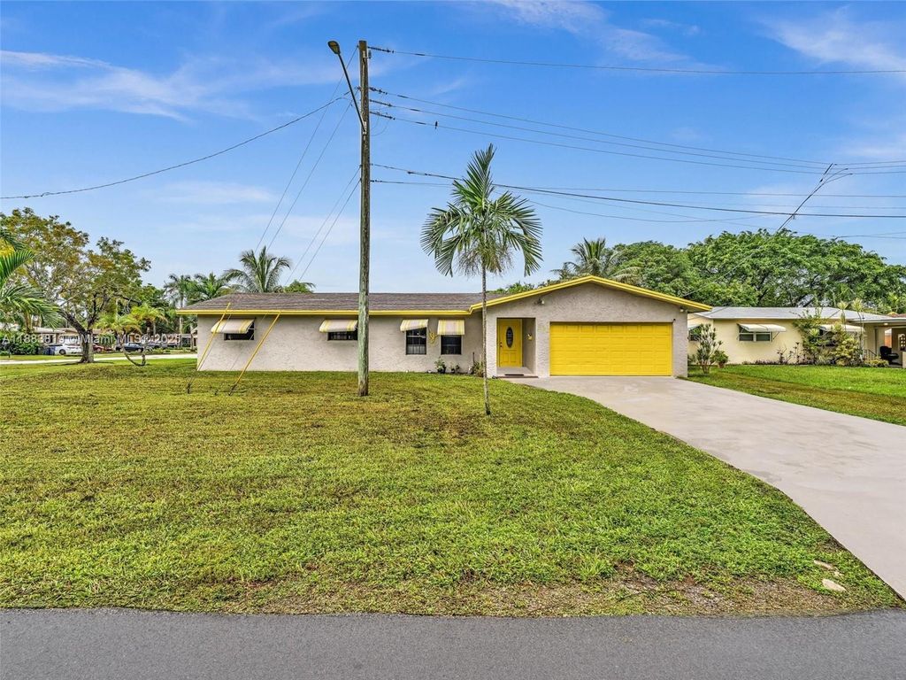 Photo of 228 SW 5th Ave, Hallandale Beach, FL 33009 (MLS # A11883819)