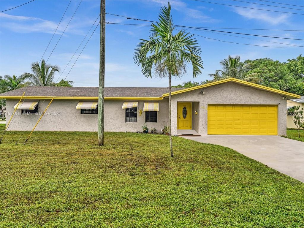 Photo of 228 SW 5th Ave, Hallandale Beach, FL 33009 (MLS # A11883819)