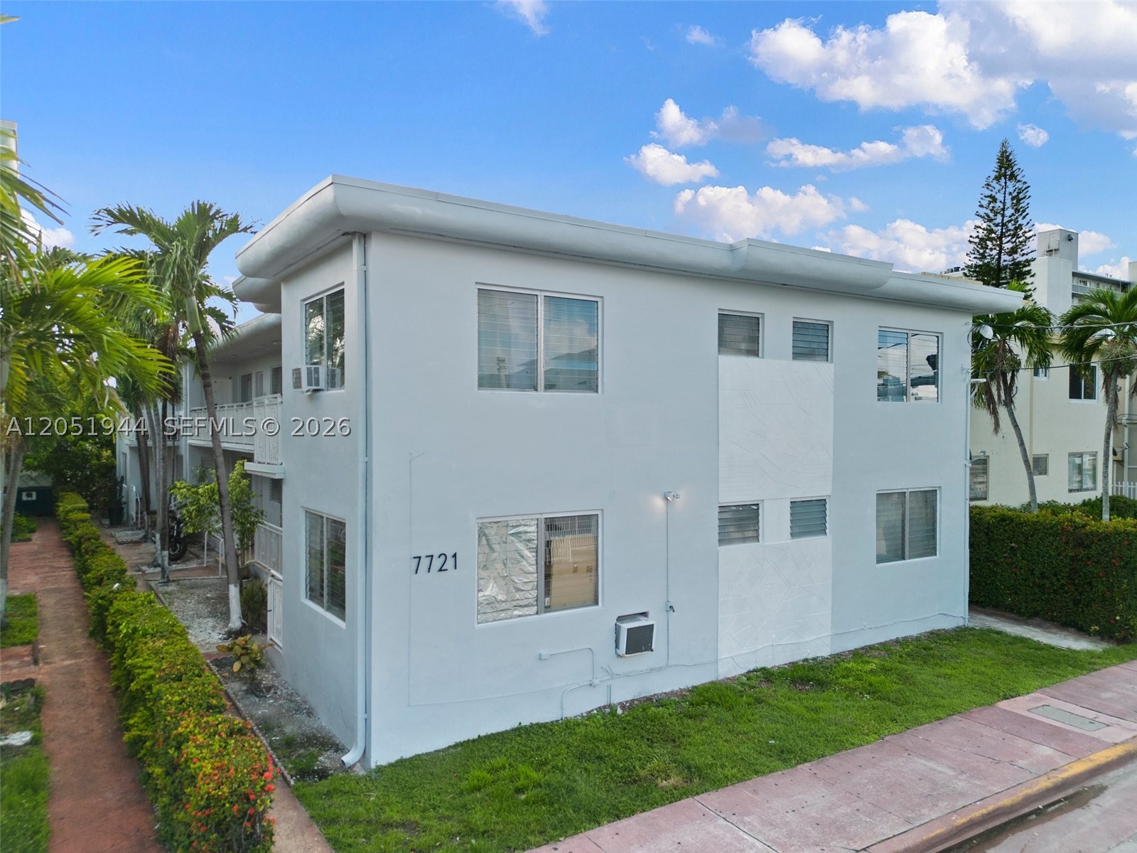 7721 Dickens Ave 7