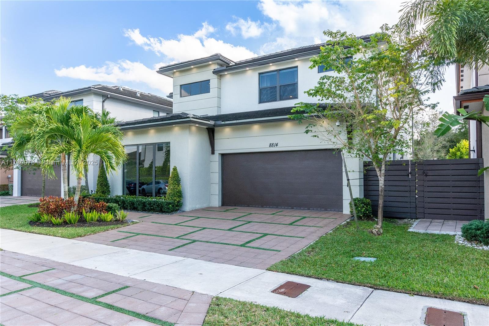 8814 Nw 154th Ter, Miami Lakes, Miami-Dade County, Florida - 5 Bedrooms  
4 Bathrooms - 