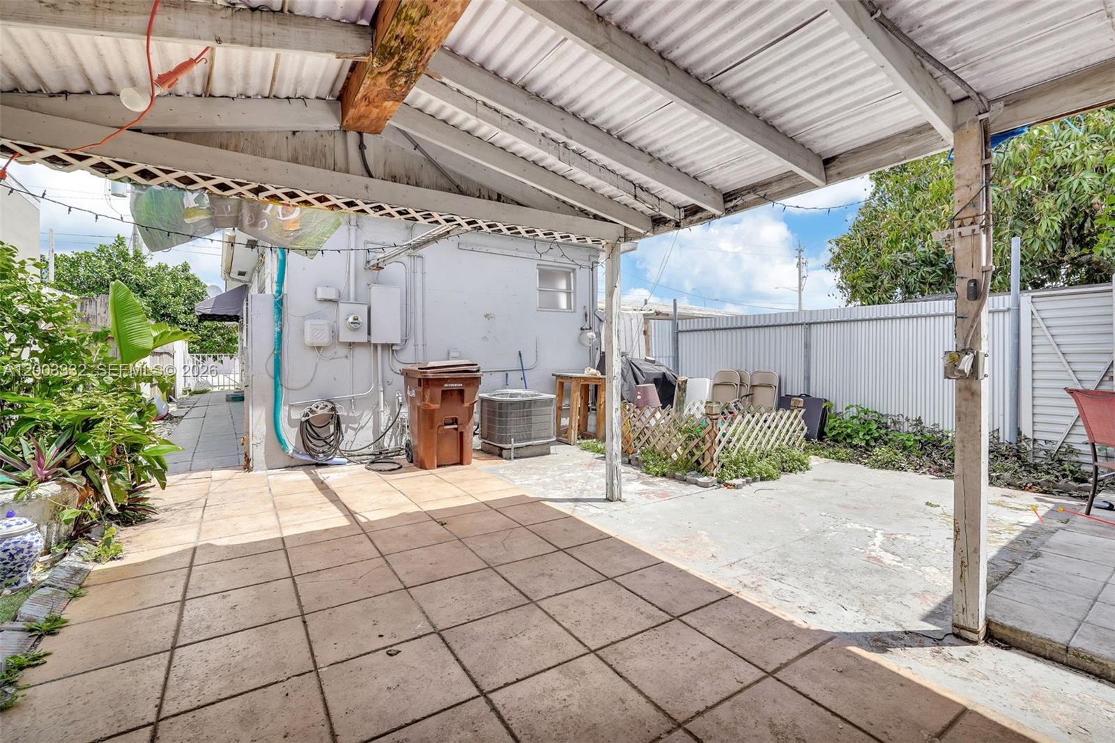 HIALEAH HOMESITES - Residential