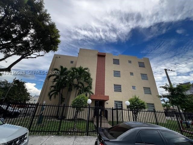 677 SW 9th Ave