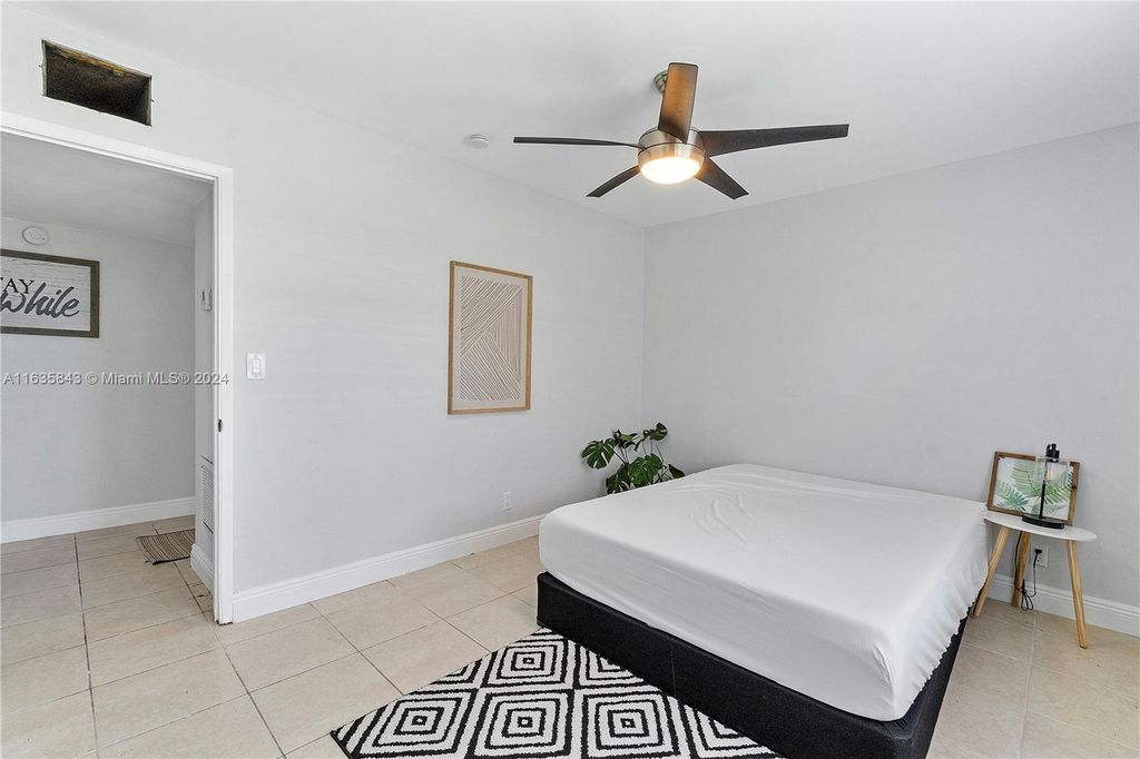 Photo of 118 SE 8th Ave, Boynton Beach, FL 33435 (MLS # A11635843)