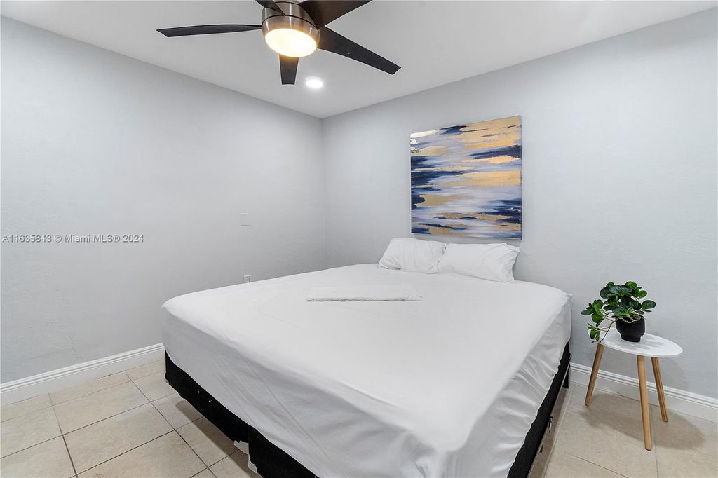 Photo of 118 SE 8th Ave, Boynton Beach, FL 33435 (MLS # A11635843)