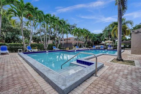 Townhouse in Hollywood FL 403 Bonnie Brae Way Way 16.jpg