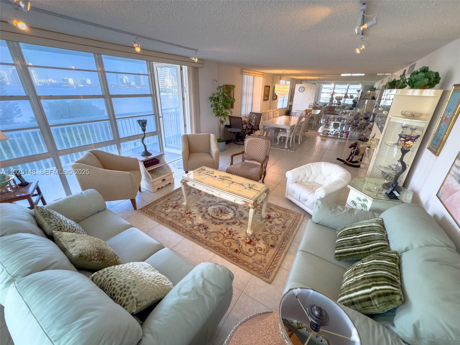 WINSTON TOWERS 500 CONDO - Residential