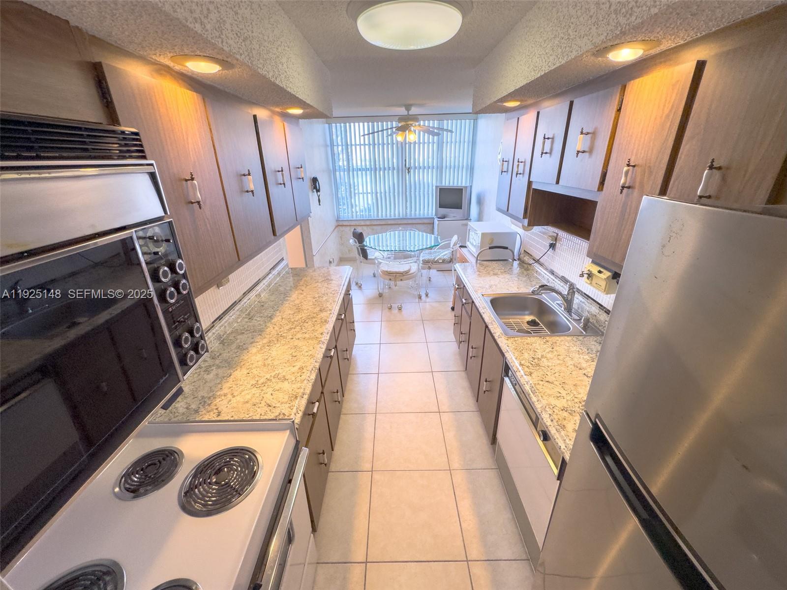 WINSTON TOWERS 500 CONDO - Residential