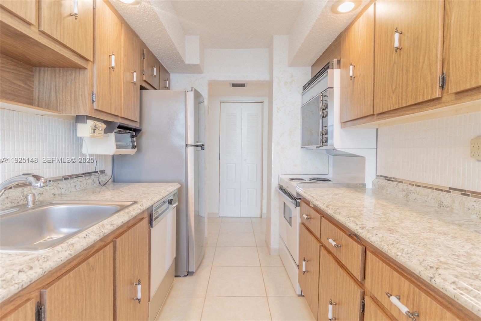 WINSTON TOWERS 500 CONDO - Residential