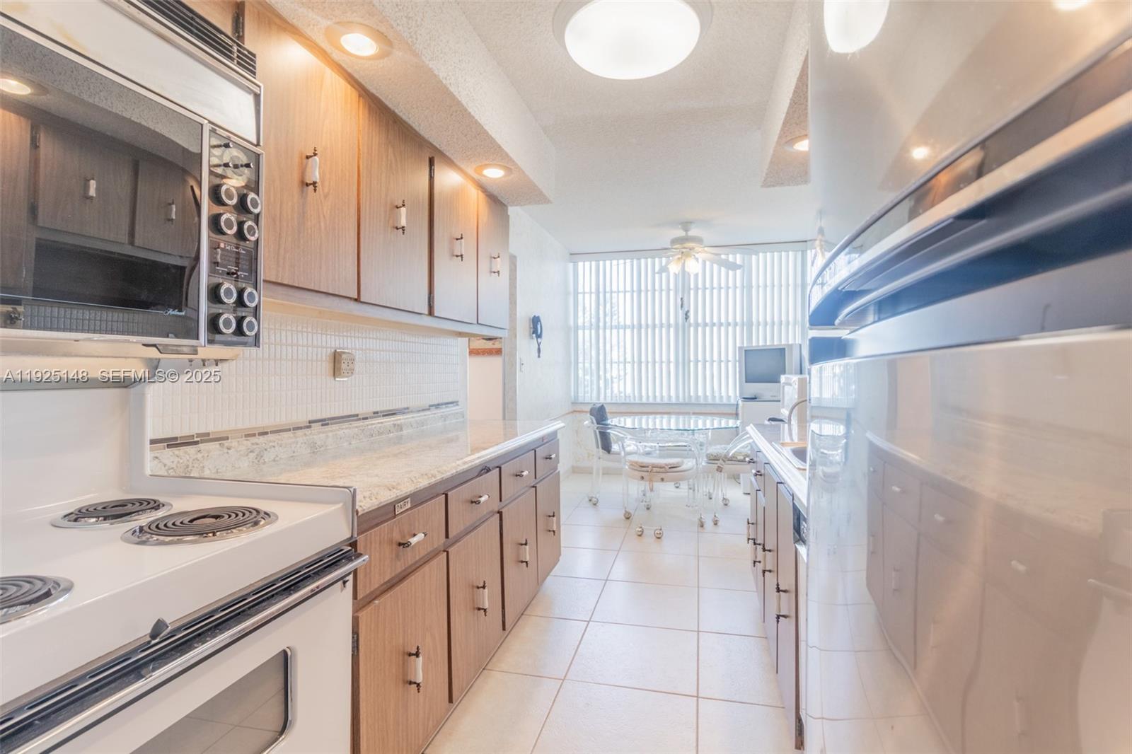 WINSTON TOWERS 500 CONDO - Residential