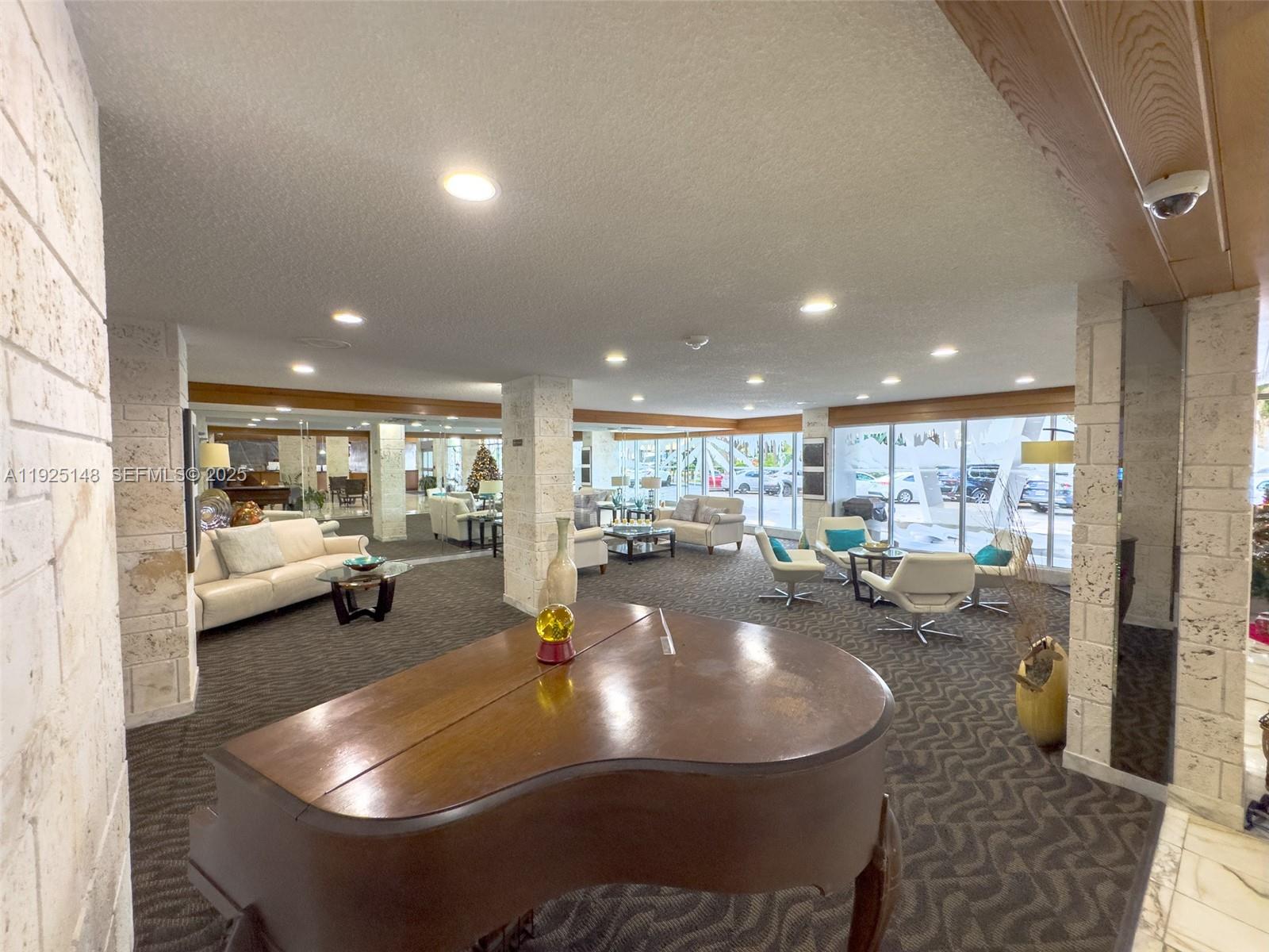 WINSTON TOWERS 500 CONDO - Residential