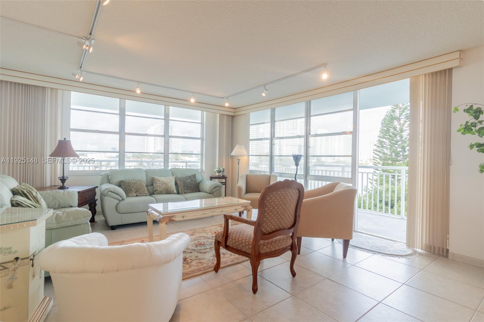 WINSTON TOWERS 500 CONDO - Residential