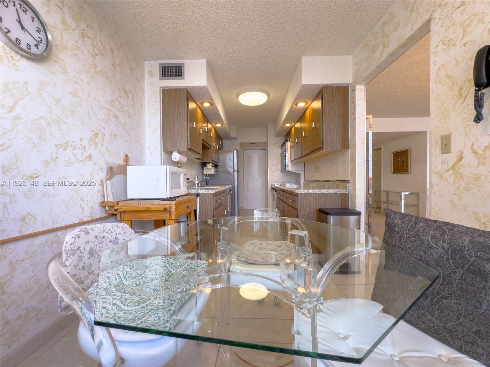 WINSTON TOWERS 500 CONDO - Residential