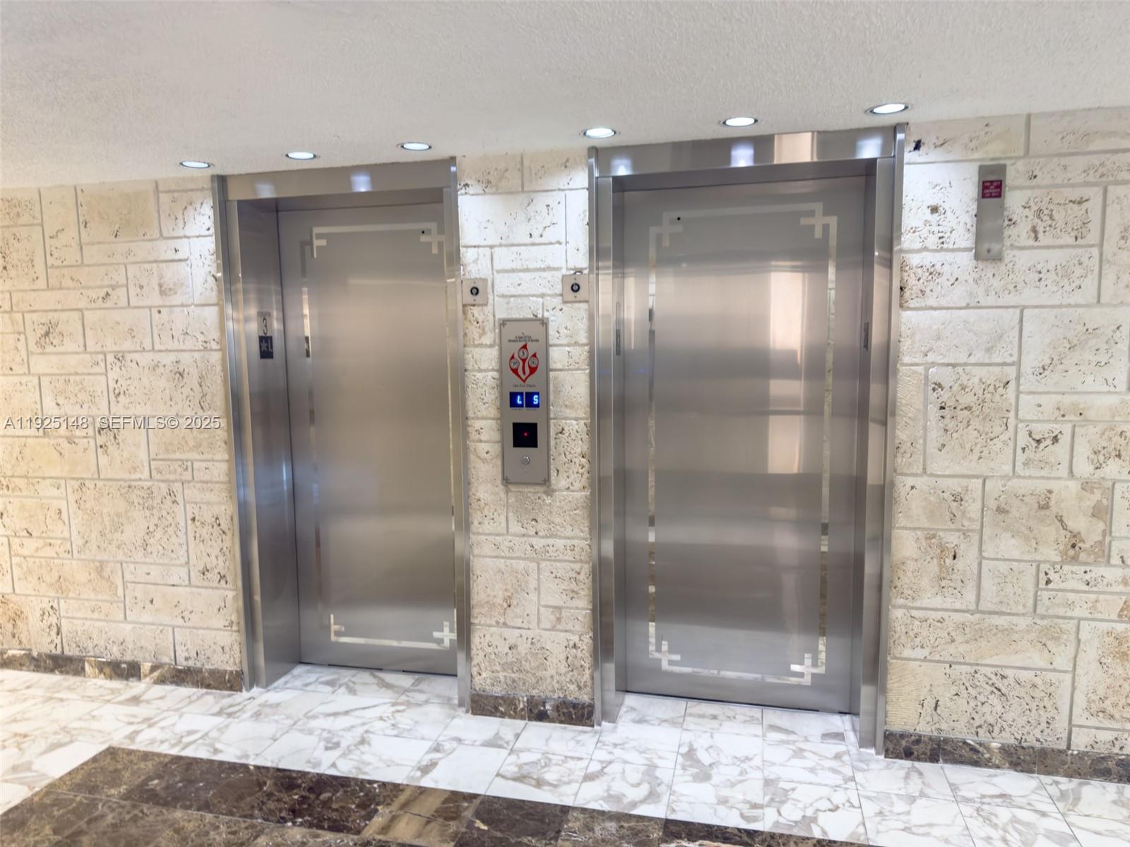 WINSTON TOWERS 500 CONDO - Residential