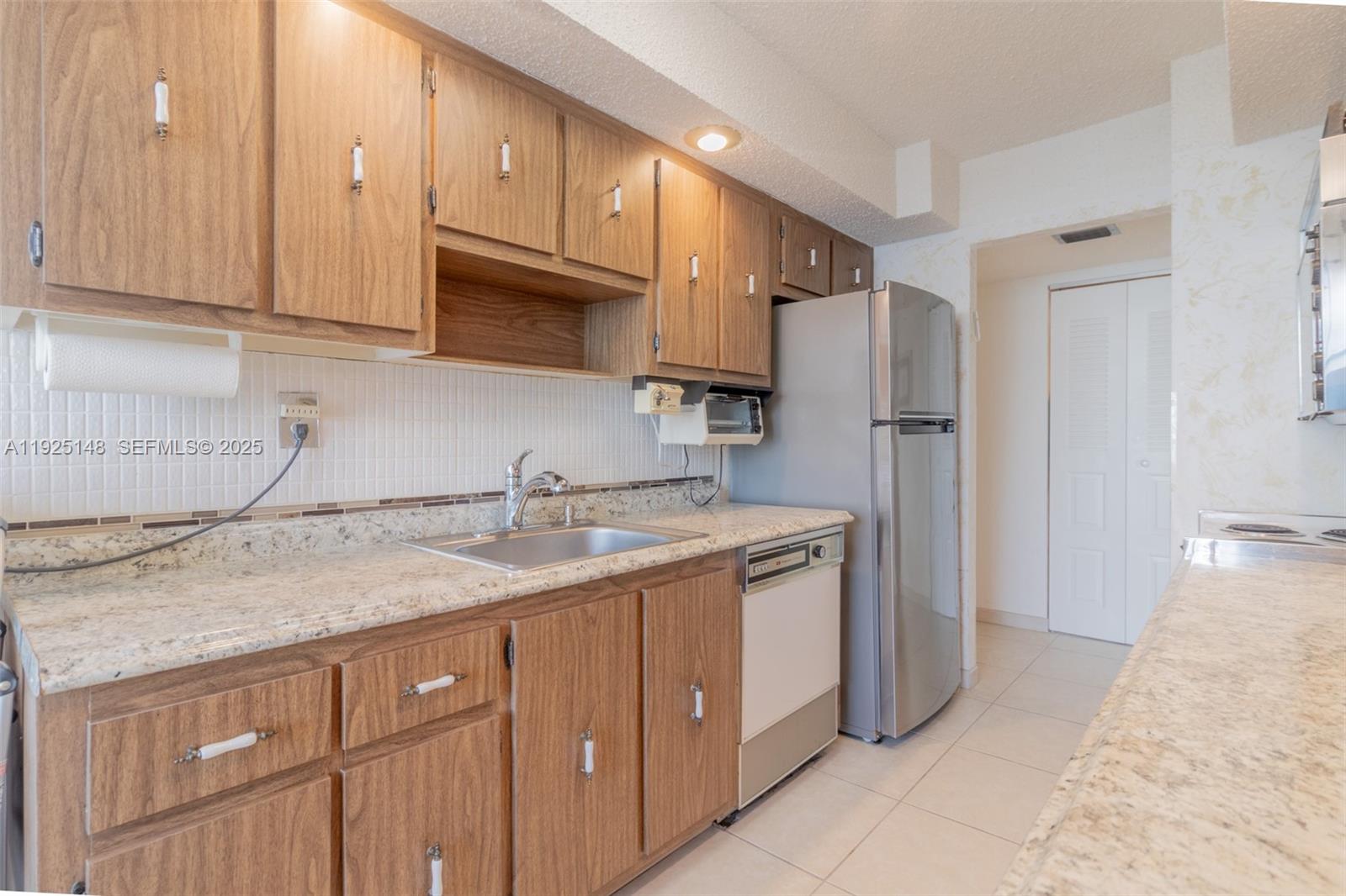 WINSTON TOWERS 500 CONDO - Residential