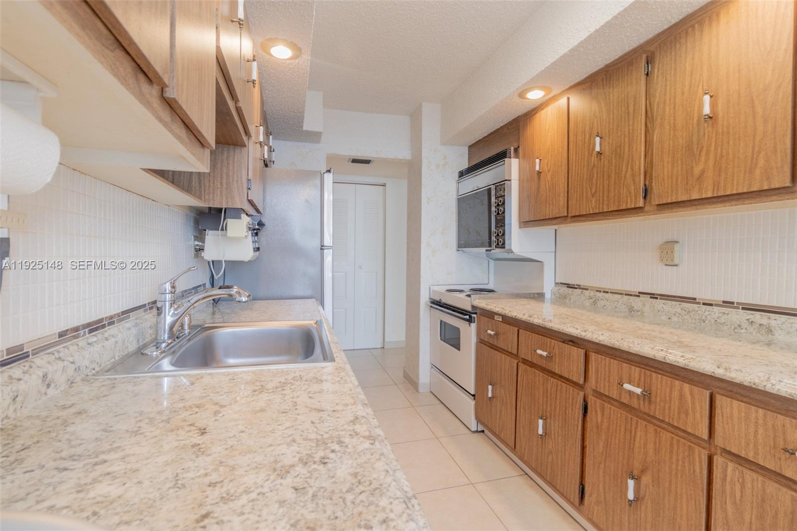 WINSTON TOWERS 500 CONDO - Residential