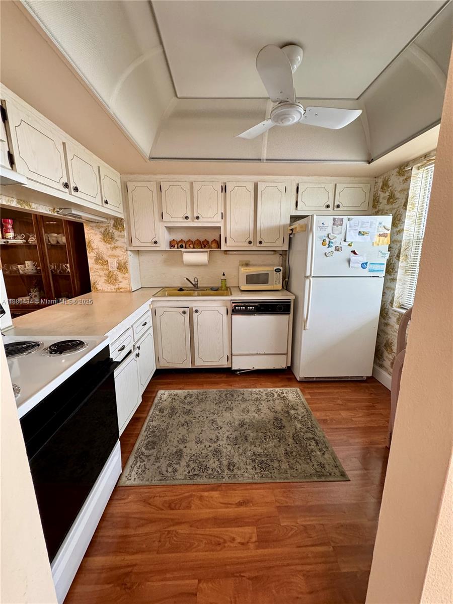SANDALFOOT SOUTH TWO COND - Residential