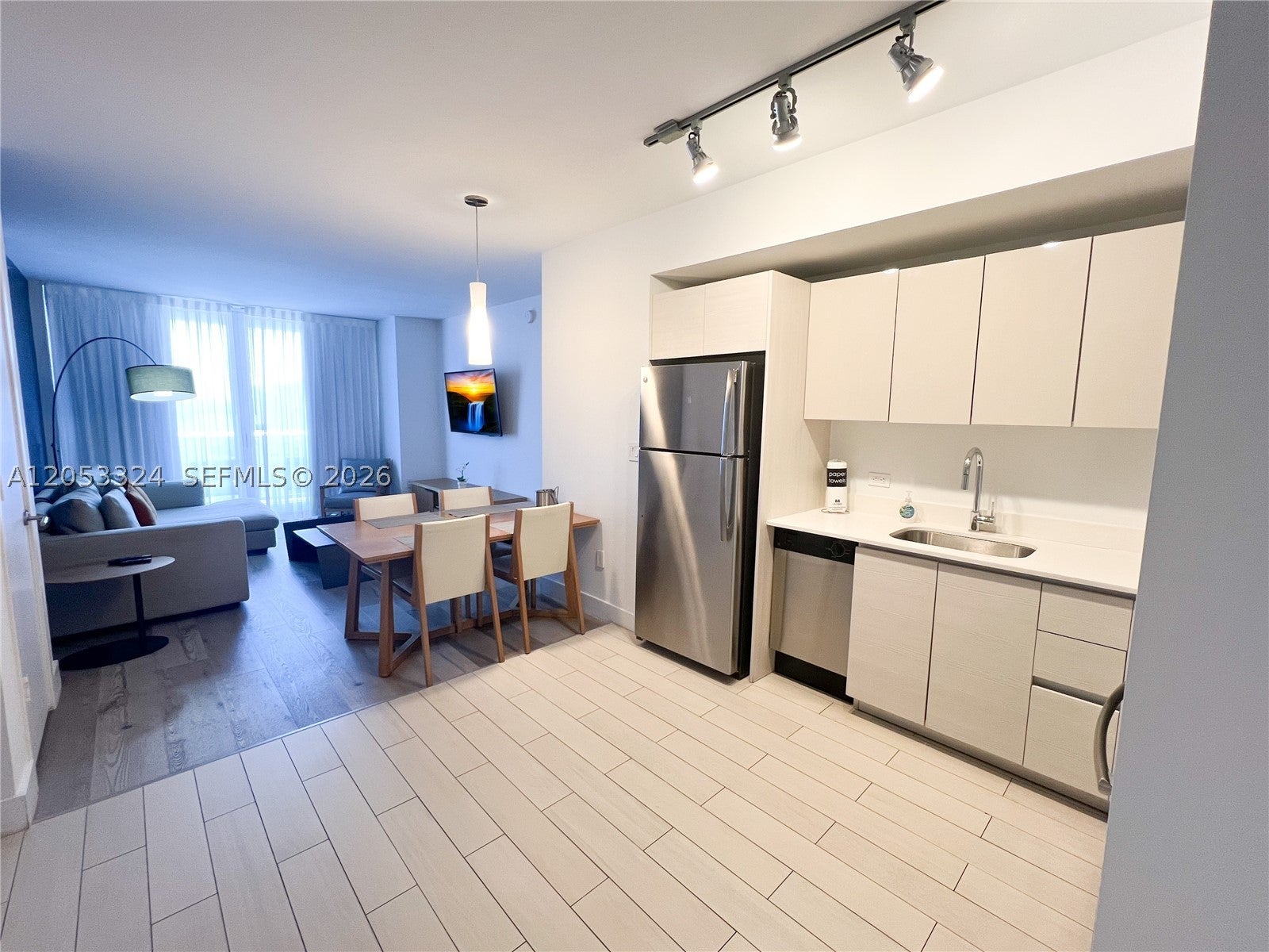 2602 E Hallandale Beach Blvd R1503