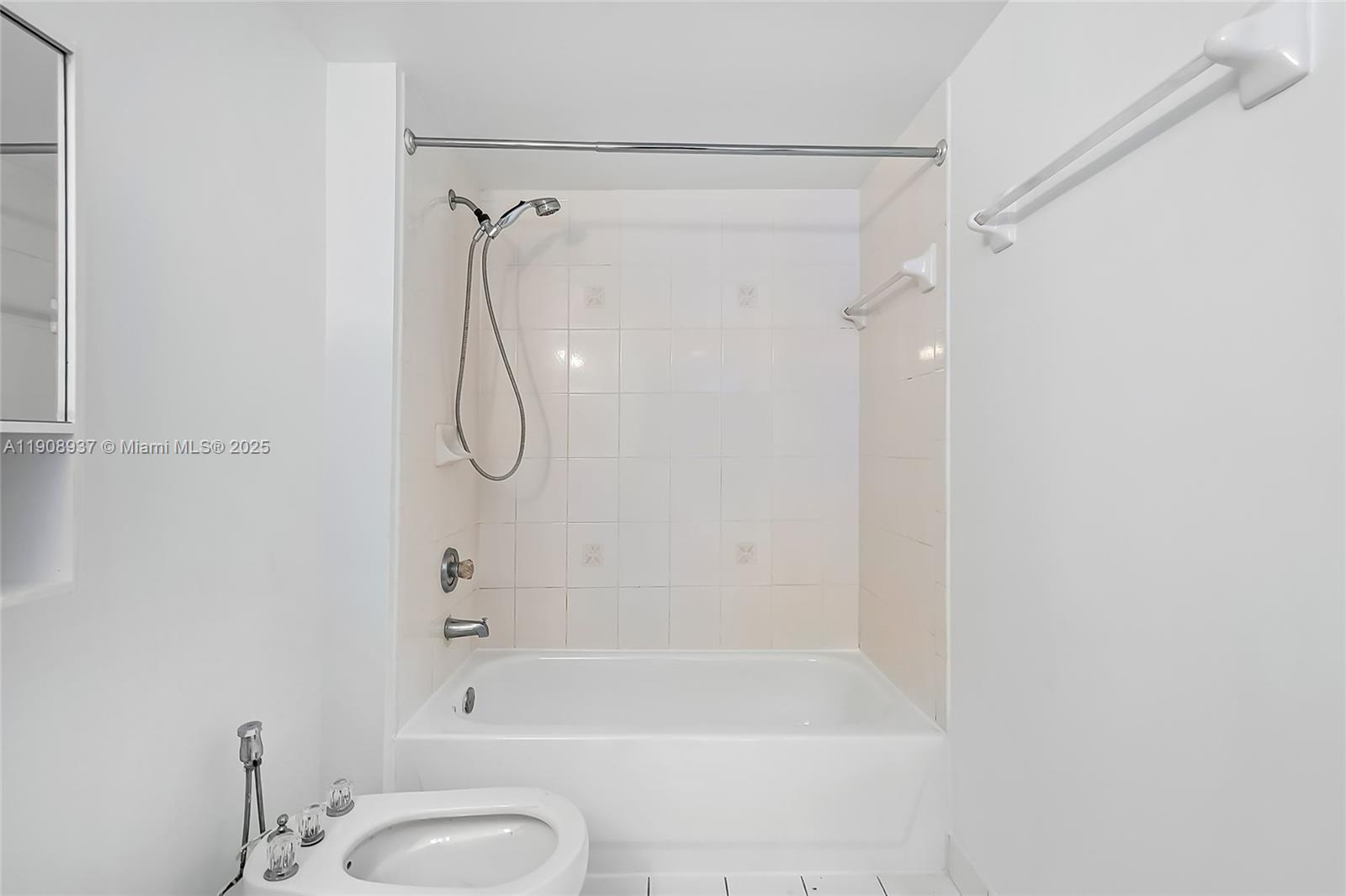 CAPOMAR CONDO - Residential Lease