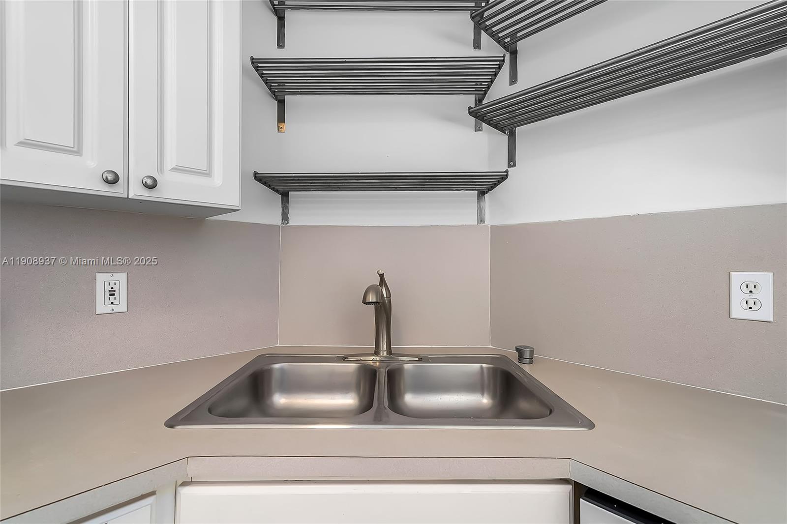 CAPOMAR CONDO - Residential Lease