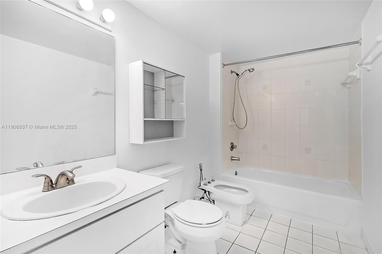 CAPOMAR CONDO - Residential Lease