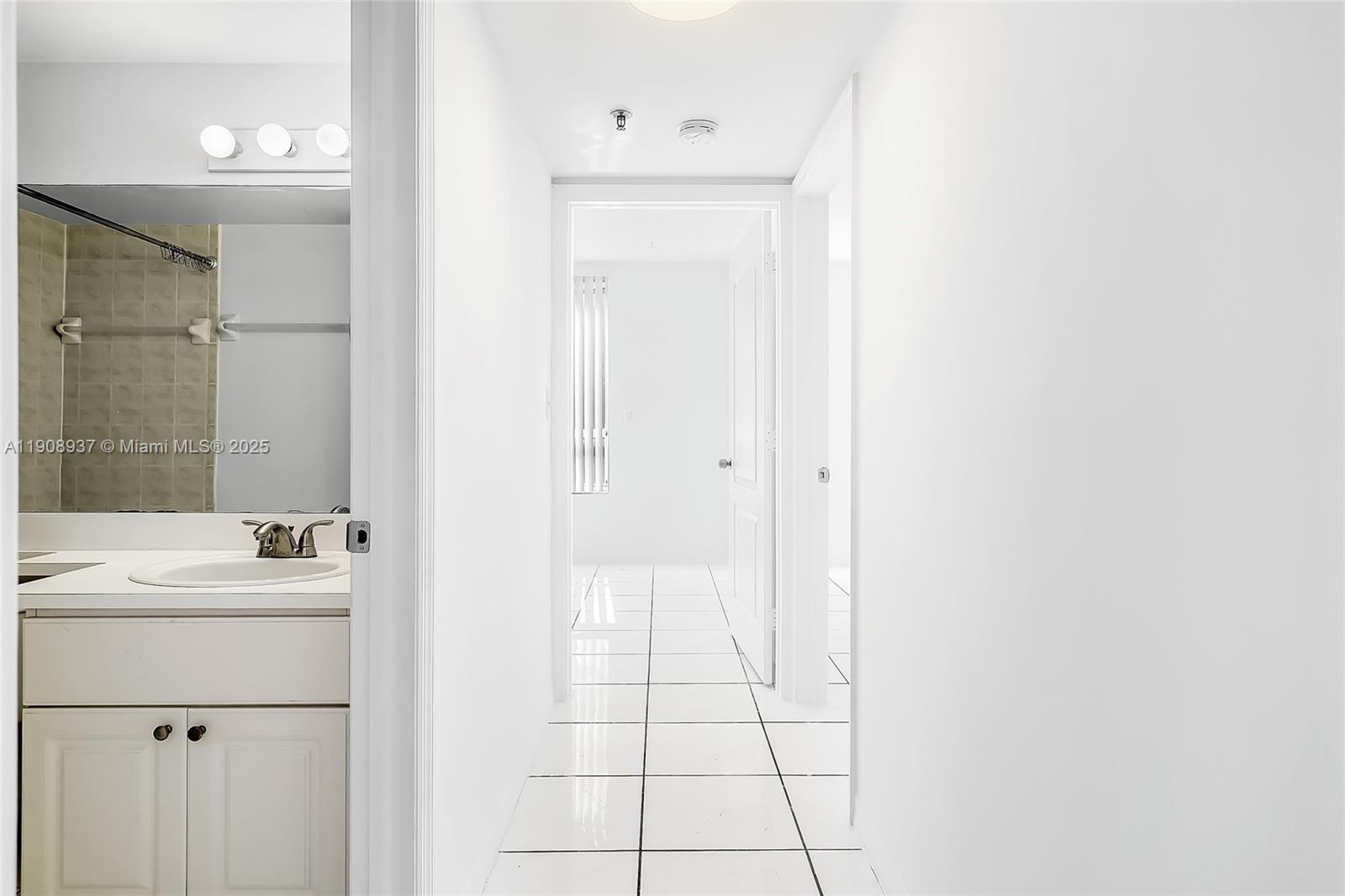 CAPOMAR CONDO - Residential Lease