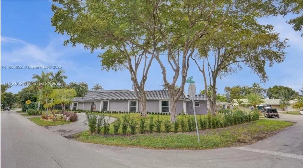 Motivated Seller! Luxurious 6-Bedroom Estate in Hollywood Lakes
This impeccably renovated 6-bed, 6-bath estate in Hollywood Lakes blends luxury and modern comfort. Featuring a resort-style pool and a new roof (2022), it’s fully move-in ready with high-end finishes.
Prime Location – Walk to Beach, Golf & House of Worship
Minutes from Hollywood Beach, the Boardwalk, and top golf courses, this home also offers close proximity to a house of worship. With easy access to Fort Lauderdale & Miami, plus top schools, dining, and shopping nearby, it’s ideal for families or professionals.
Motivated Seller – Bring Your Best Offer!
A rare opportunity in an unbeatable location! Seller is highly motivated—don’t miss out!