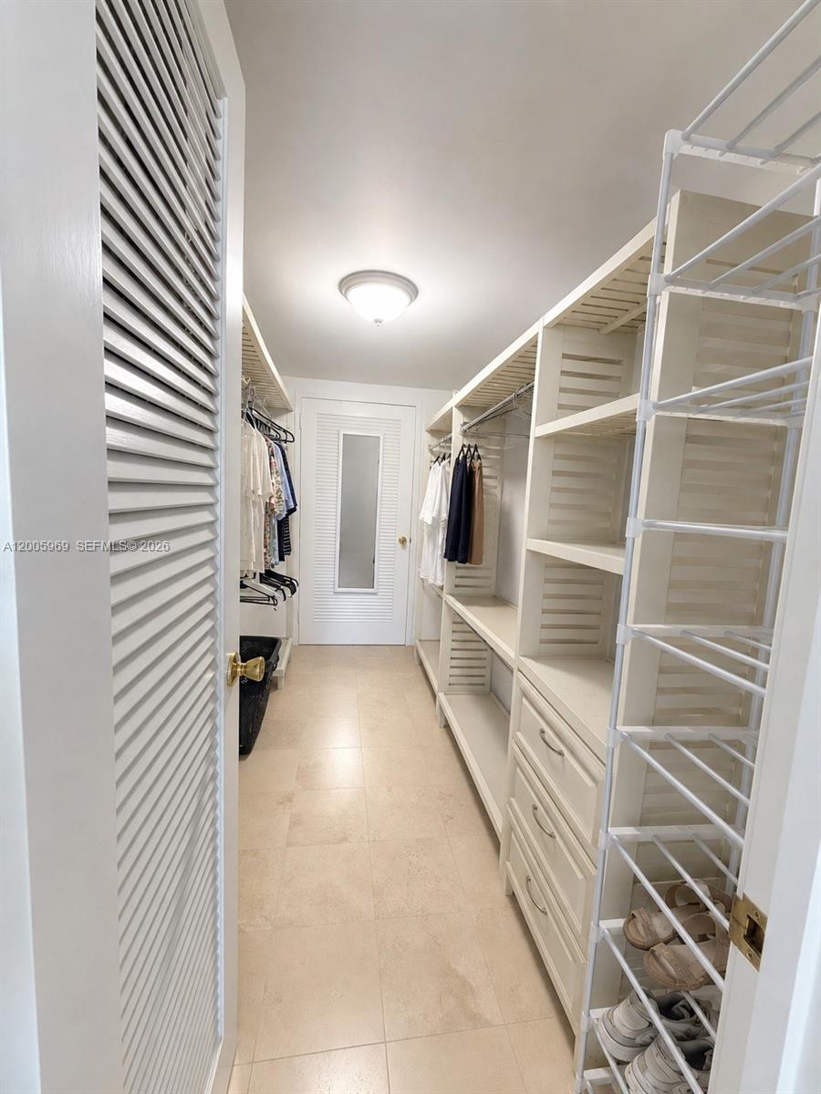 CARLYLE HOUSE CONDO - Residential